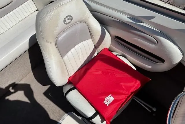 Slide: The Image of 2008 Stingray 185 LX boat interior with red cushion on white seat. - 12