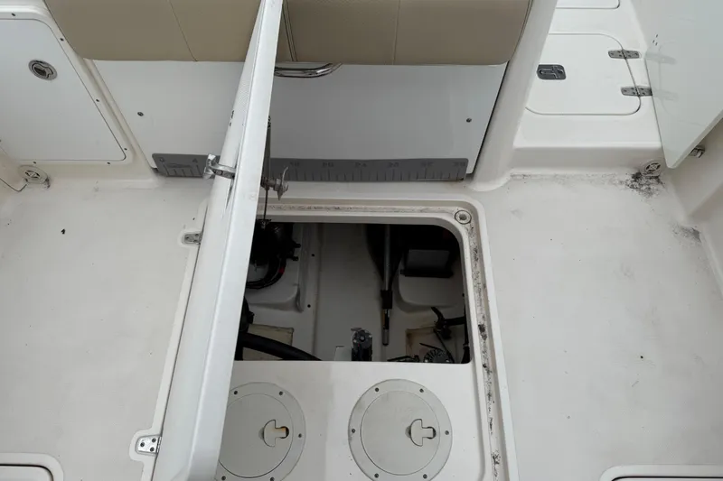 Slide: The Image of 2016 Pursuit C 280 Center Console boat deck with open storage compartment. - 18