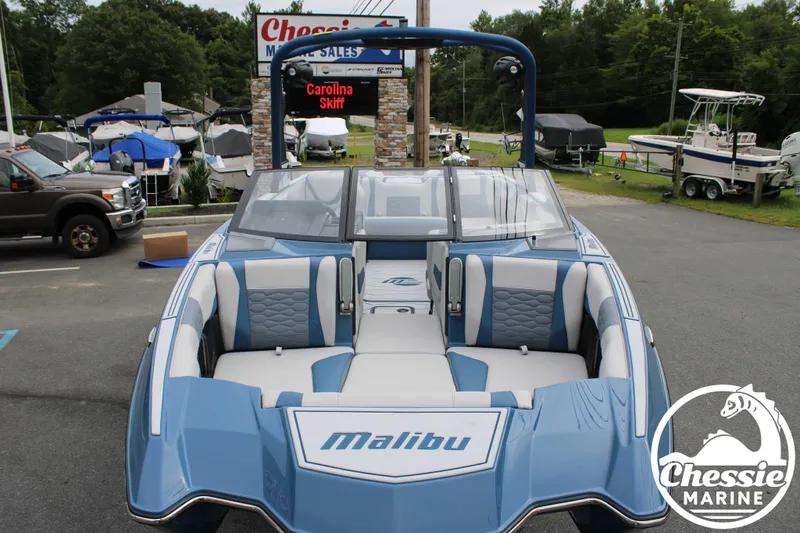 Slide: The Image of Malibu Wakesetter 24 MXZ 2026 - 13