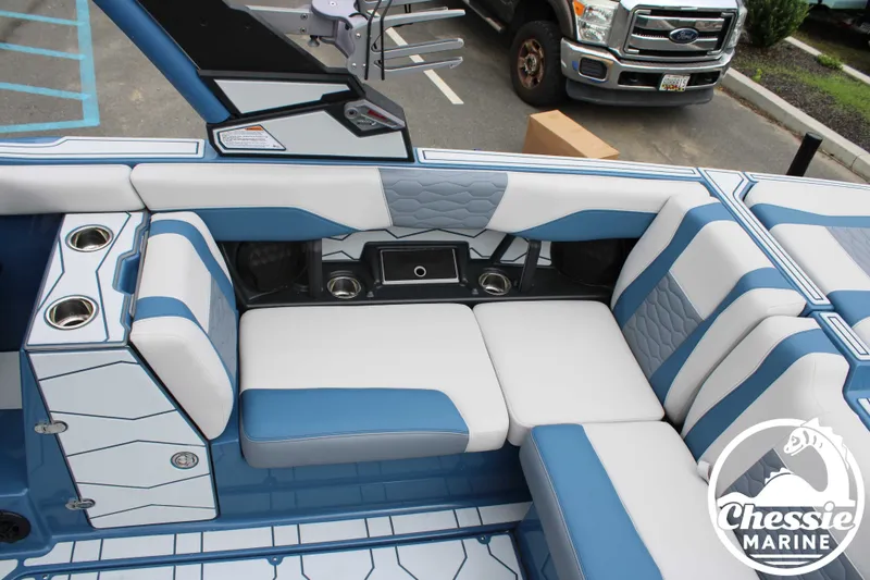 Slide: The Image of Malibu Wakesetter 24 MXZ 2026 - 24