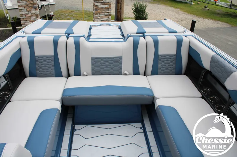 Slide: The Image of Malibu Wakesetter 24 MXZ 2026 - 25