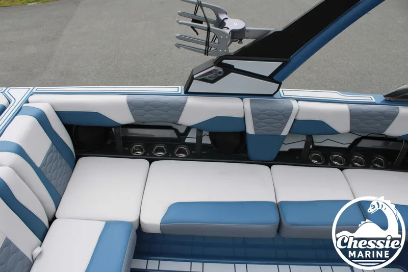 Slide: The Image of Malibu Wakesetter 24 MXZ 2026 - 26