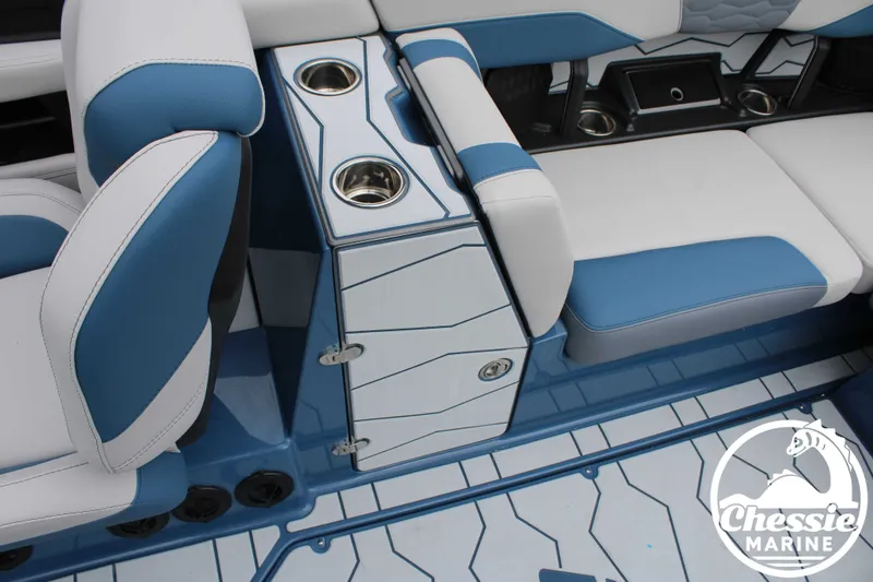 Slide: The Image of Malibu Wakesetter 24 MXZ 2026 - 30