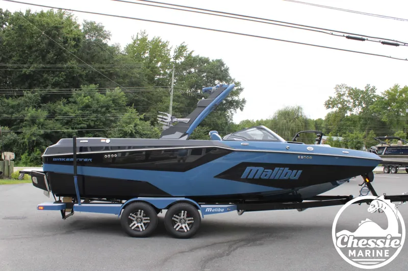 Slide: The Image of Malibu Wakesetter 24 MXZ 2026 - 9