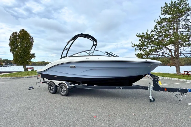 Slide: The Image of Sea Ray SPX 210 2026 - 3
