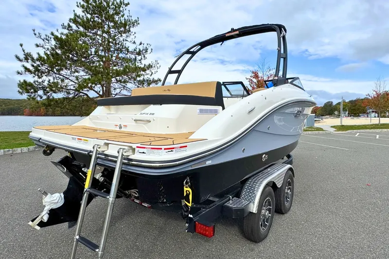Slide: The Image of Sea Ray SPX 210 2026 - 5