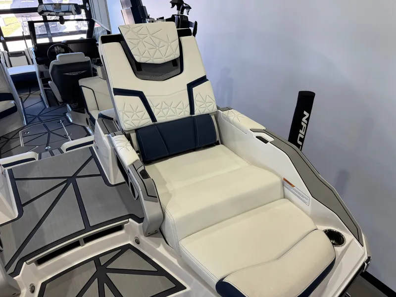 Slide: The Image of Nautique Super Air Nautique G23 Paragon 2024 - 14