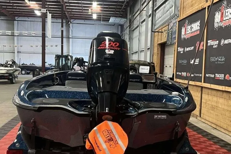 Slide: The Image of 2001 Ranger 619 SVS/DVS boat with Mercury 200 engine in showroom. - 4