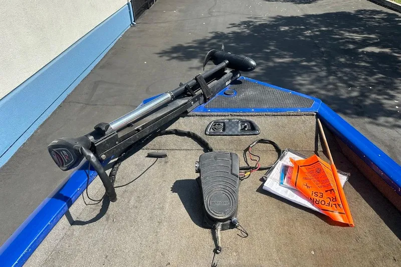 Slide: The Image of 2005 Bass Tracker Pro Team 175 boat deck with trolling motor and safety equipment. - 19