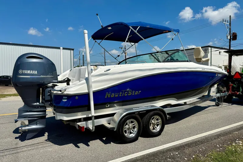 Slide: The Image of 2018 NauticStar 223 DC boat with Yamaha engine on trailer, blue and white design. - 4
