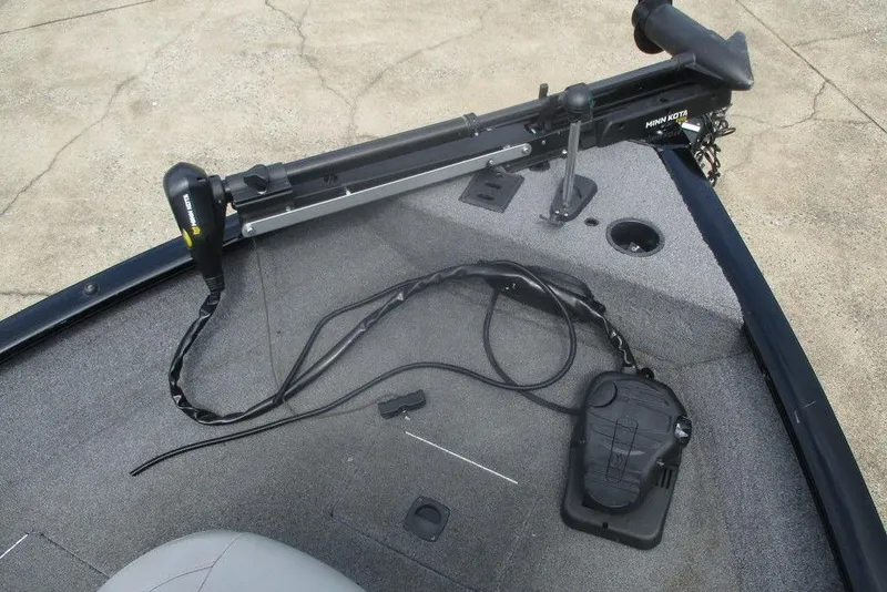 Slide: The Image of 2018 Tracker Pro Guide V-175 Combo boat with Minn Kota trolling motor. - 8