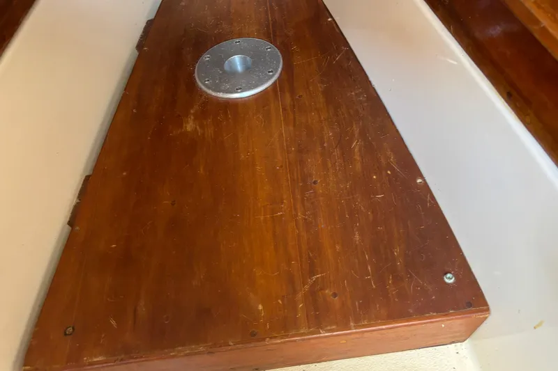 Slide: The Image of Wooden deck of a 2000 Shamrock 260 Express boat, featuring a metal fixture. - 17