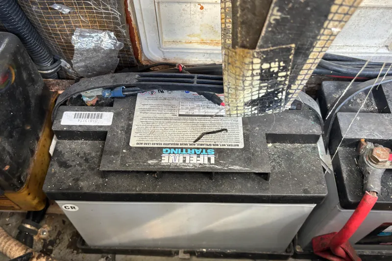 Slide: The Image of Battery compartment of 2000 Shamrock 260 Express with visible wiring and connections. - 34