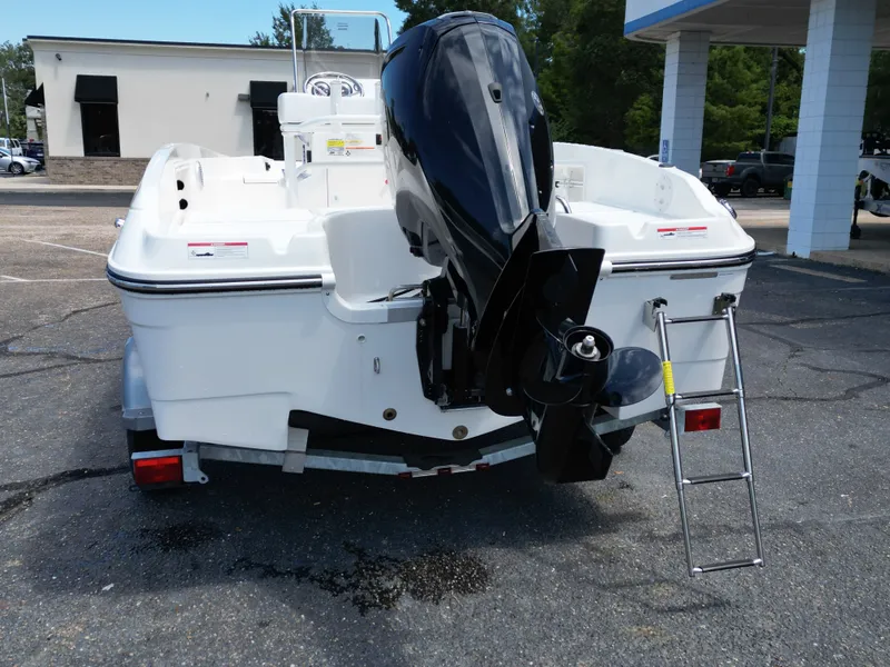 Slide: The Image of Bayliner T18LE 2025 - 11