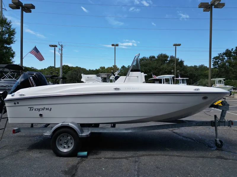 Slide: The Image of Bayliner T18LE 2025 - 16