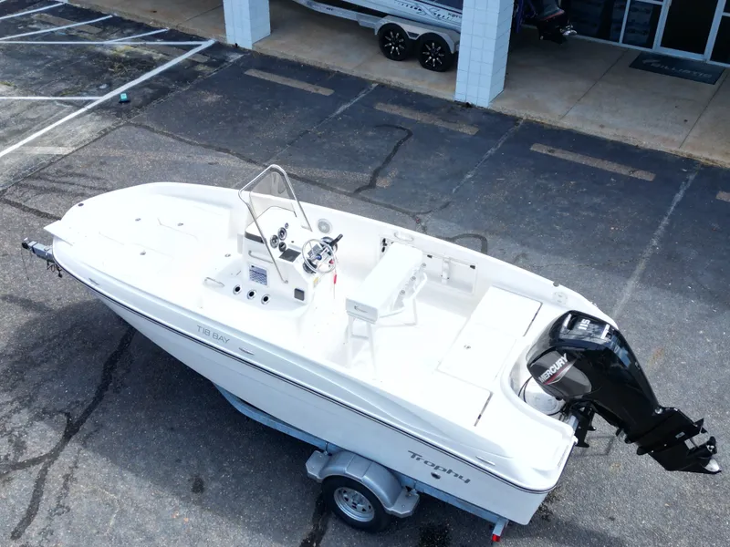 Slide: The Image of Bayliner T18LE 2025 - 7