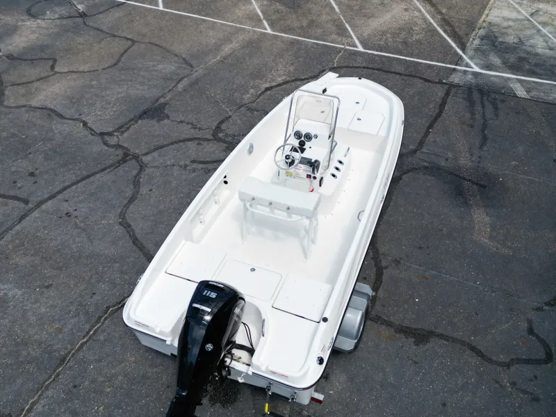 Slide: The Image of Bayliner T18LE 2025 - 8