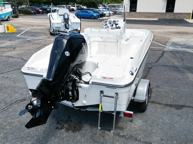 Slide: The Image of Bayliner T18LE 2025 - 9