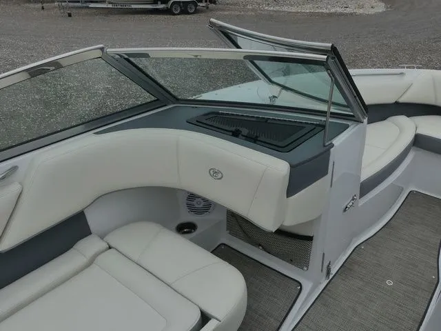 Slide: The Image of Cobalt 220S 2020 - 17