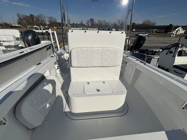 Slide: The Image of Parker Marine 180 Coastal 2026 - 11