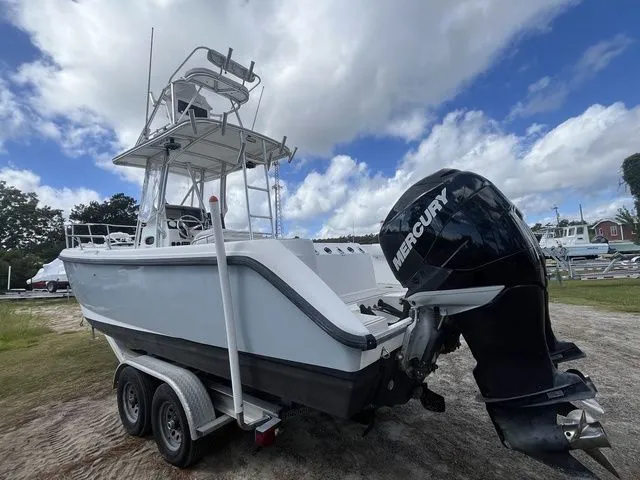 Slide: The Image of Boston Whaler 26 Outrage 2001 - 4
