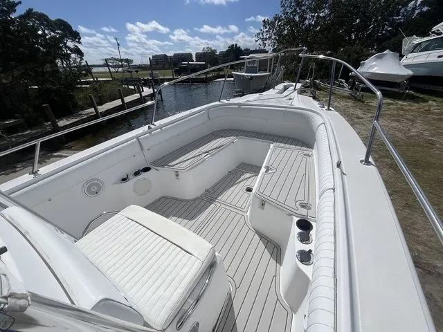 Slide: The Image of Boston Whaler 26 Outrage 2001 - 8
