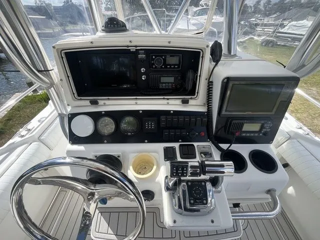 Slide: The Image of Boston Whaler 26 Outrage 2001 - 9