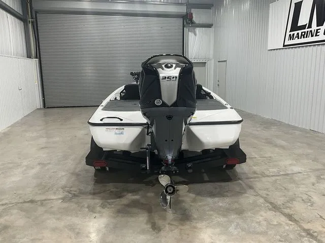 Slide: The Image of Skeeter ZXR21 SE 2026 - 4