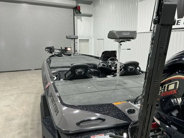 Slide: The Image of Skeeter FXR21 Apex 2026 - 10