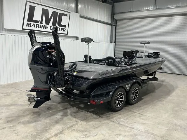 Slide: The Image of Skeeter FXR21 Apex 2026 - 14