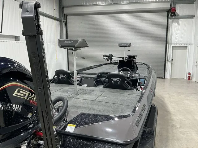 Slide: The Image of Skeeter FXR21 Apex 2026 - 18