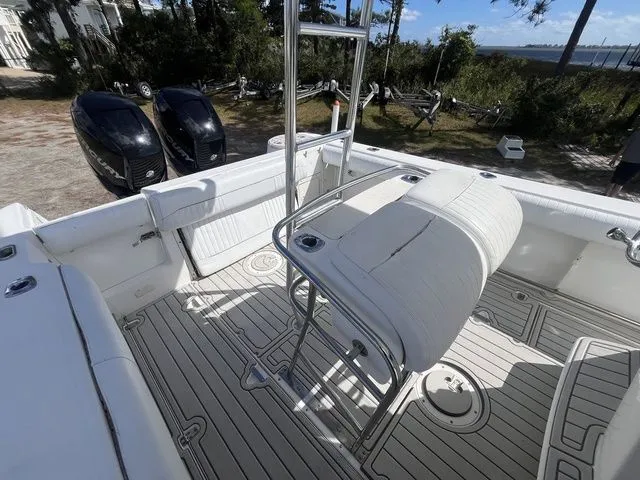 Slide: The Image of Boston Whaler 26 Outrage 2001 - 10