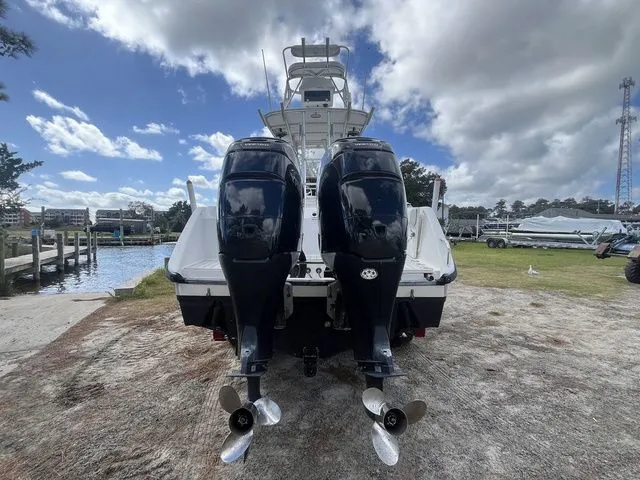 Slide: The Image of Boston Whaler 26 Outrage 2001 - 5