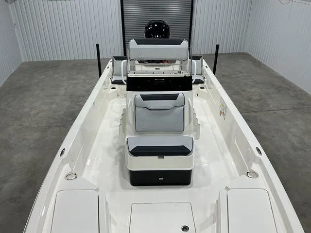 Slide: The Image of Skeeter SX230 2026 - 12