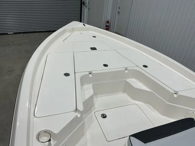 Slide: The Image of Skeeter SX230 2026 - 13