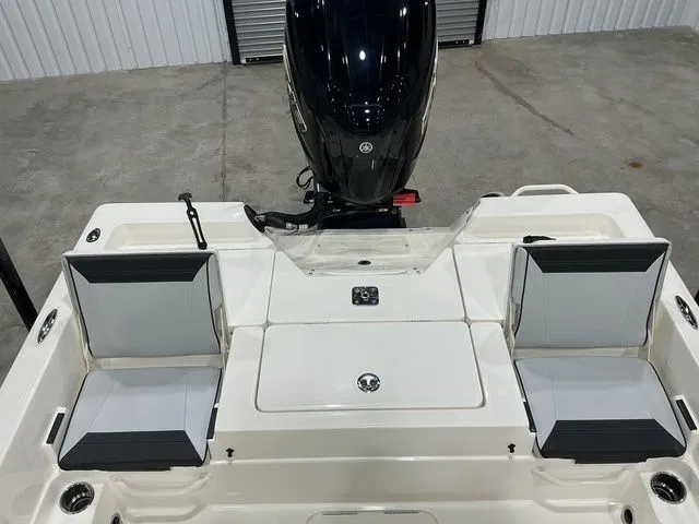 Slide: The Image of Skeeter SX230 2026 - 17