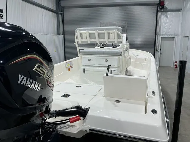 Slide: The Image of Skeeter SX230 2026 - 19