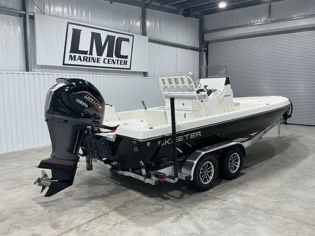 Slide: The Image of Skeeter SX230 2026 - 4