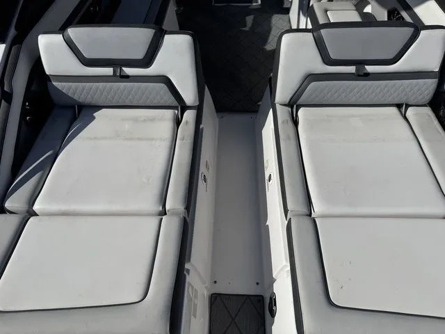 Slide: The Image of Yamaha 275SE 2020 - 10