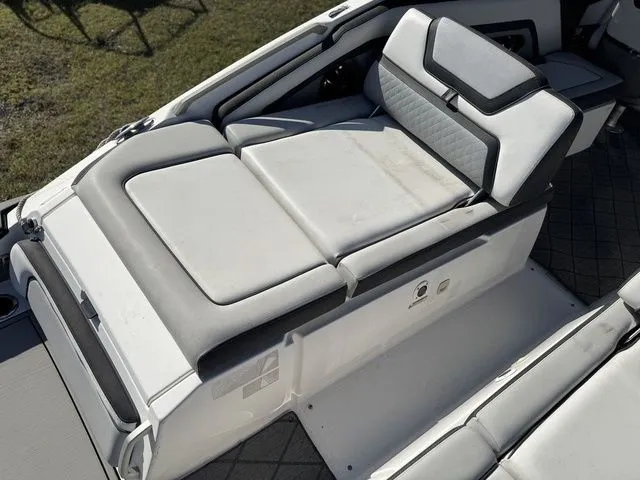 Slide: The Image of Yamaha 275SE 2020 - 11