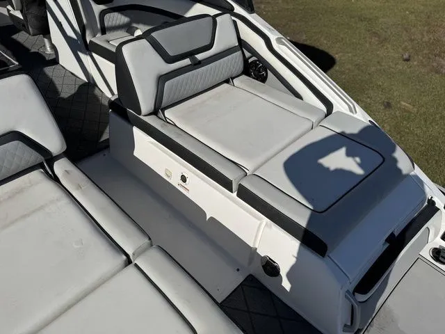 Slide: The Image of Yamaha 275SE 2020 - 12