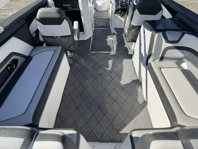 Slide: The Image of Yamaha 275SE 2020 - 13