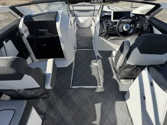 Slide: The Image of Yamaha 275SE 2020 - 16