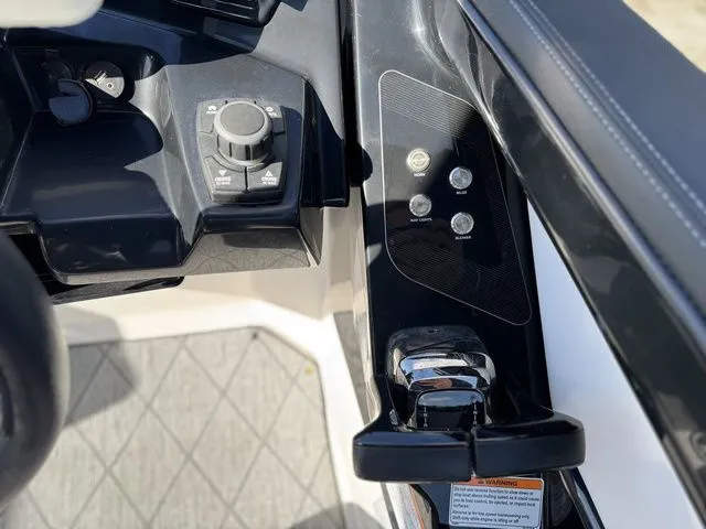 Slide: The Image of Yamaha 275SE 2020 - 21