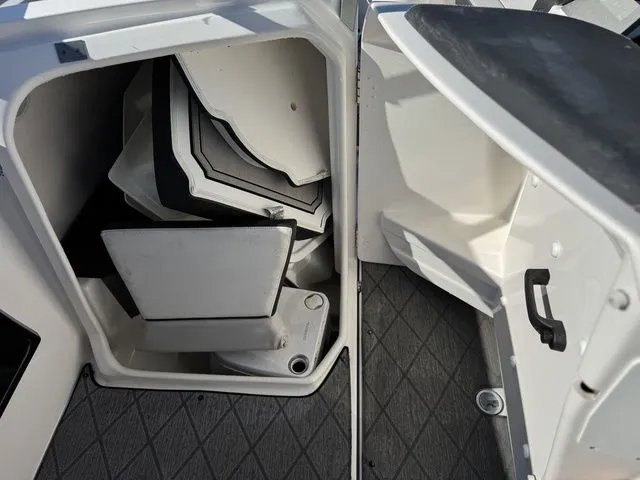 Slide: The Image of Yamaha 275SE 2020 - 30