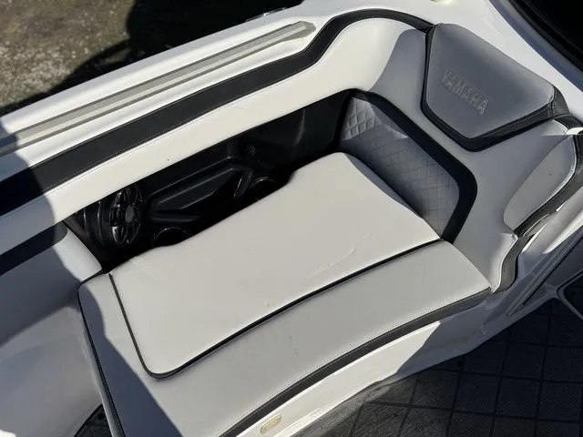 Slide: The Image of Yamaha 275SE 2020 - 36