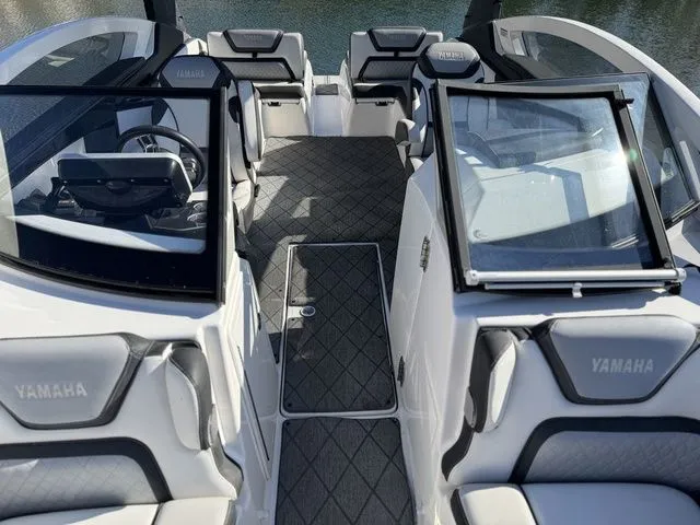 Slide: The Image of Yamaha 275SE 2020 - 37