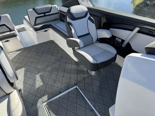 Slide: The Image of Yamaha 275SE 2020 - 39