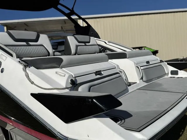 Slide: The Image of Yamaha 275SE 2020 - 7