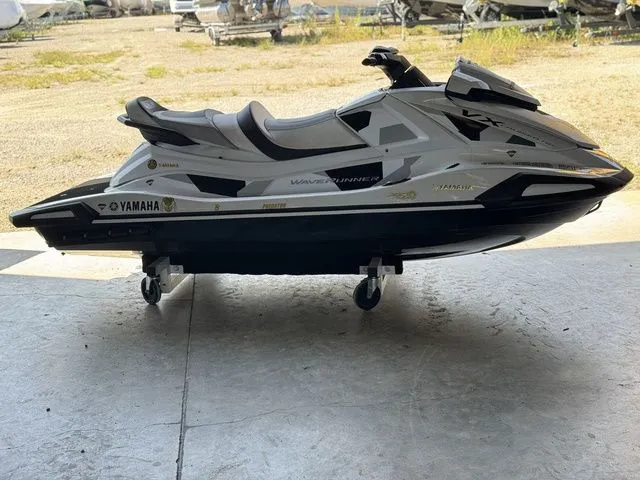 Slide: The Image of Yamaha VX Cruiser HO 2024 - 8